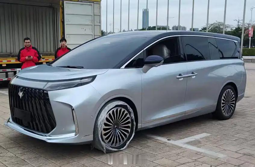 极狐首款MPV曝光，大家觉得新车设计怎么样