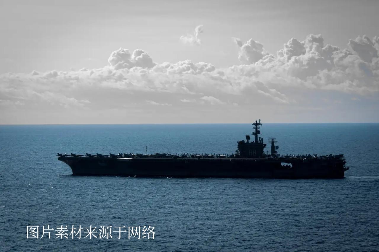 半小时内连续坠机！美军南海秀肌肉，却把自家飞机演进去了？南海海域，两架美国军