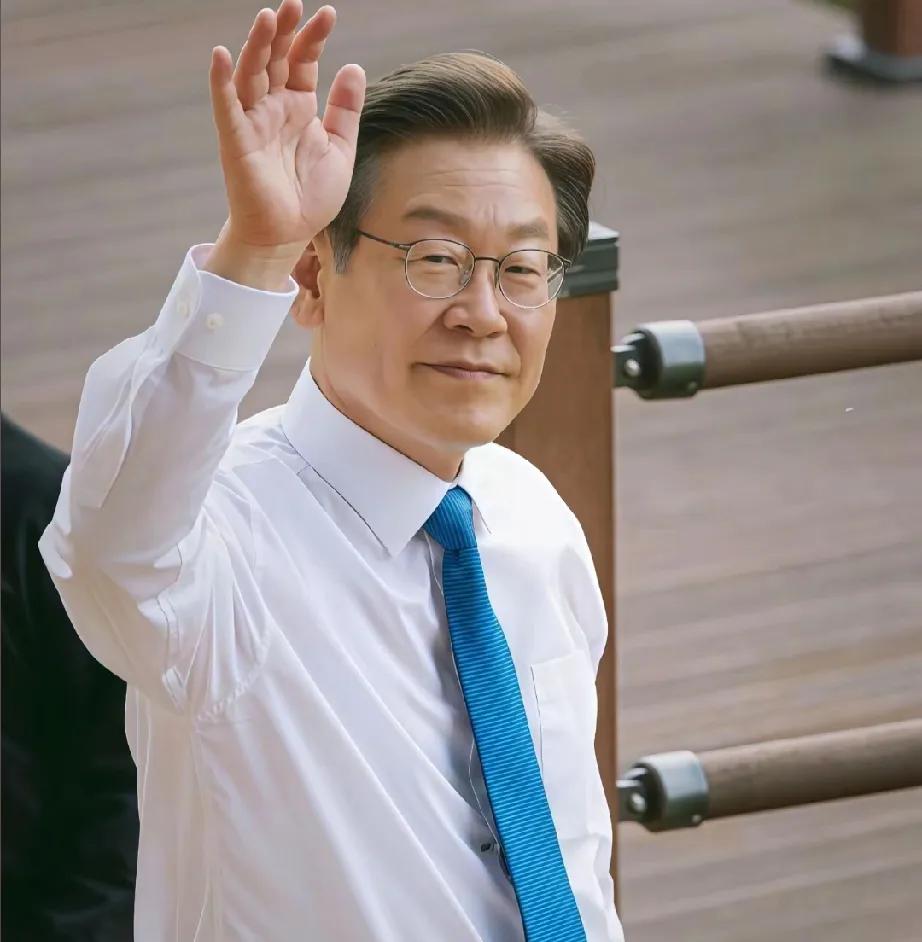 李在明正式搬回青瓦台办公！尹锡悦斥巨资832亿韩元，才将办公室迁到龙山，结果才