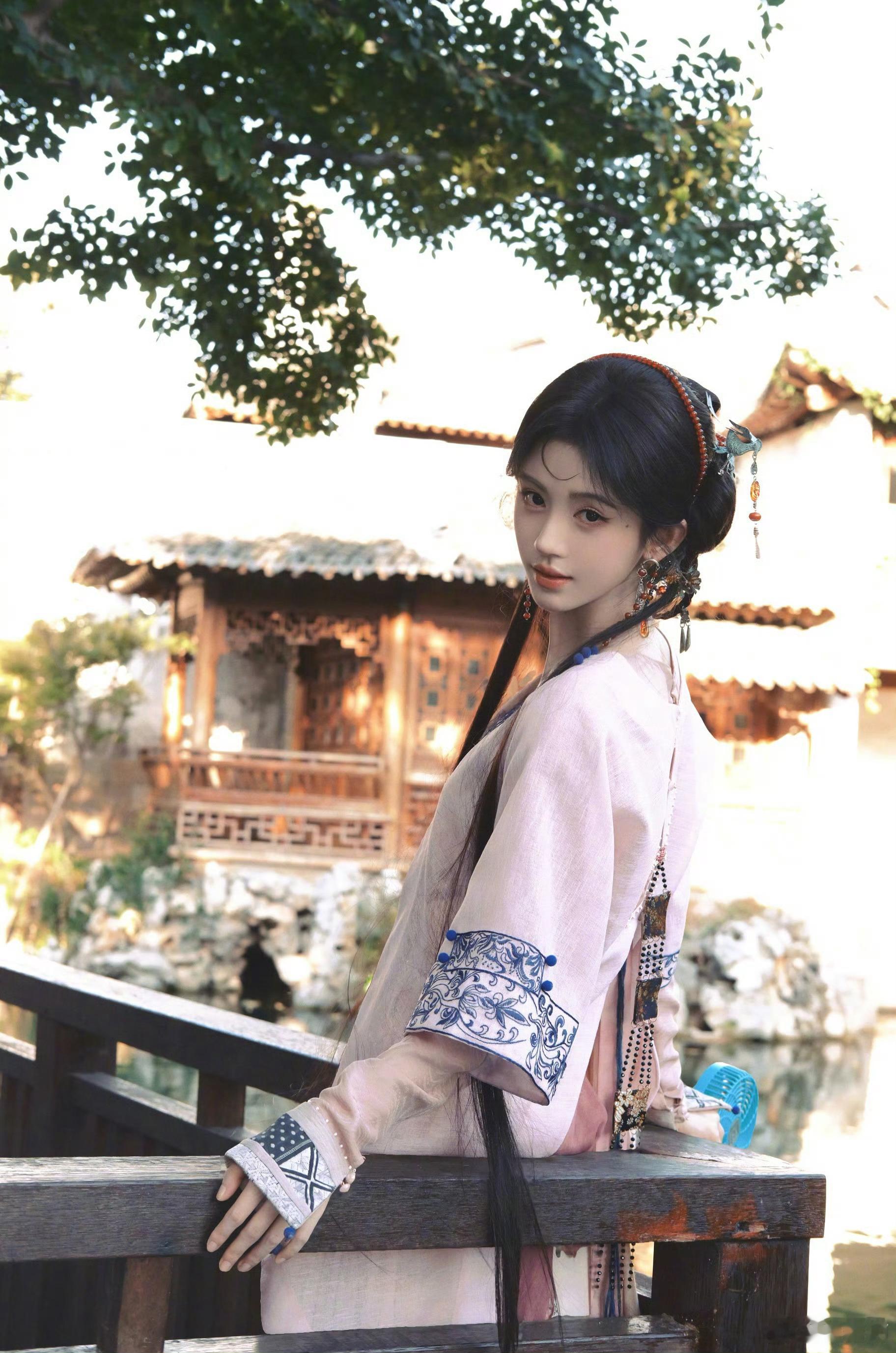 鞠婧祎更新九宫格这个阿黛好可爱～​​​