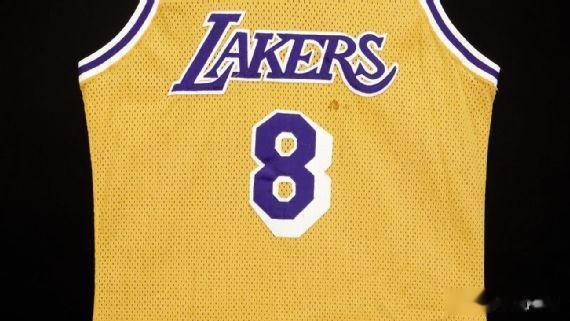NBA史上第二昂贵球衣!科比新秀赛季8号湖人球衣拍出700万高价