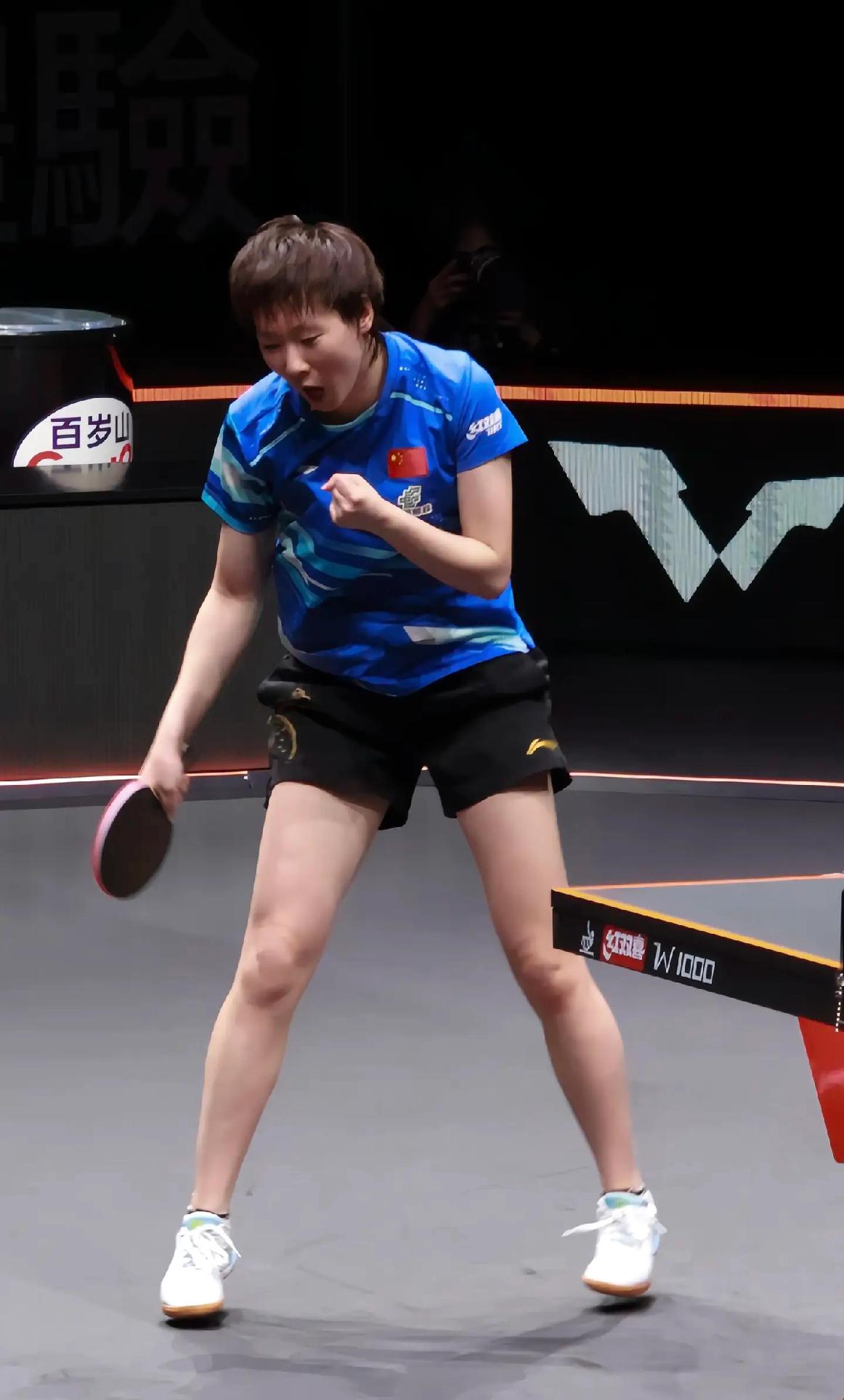 赛场上直观欣赏一下王曼昱这双大长腿！果真176cm的身高不是白长的！很多人对数