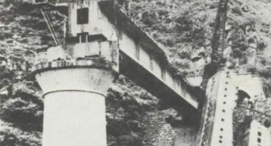 1981年，当442次列车驶出隧道瞬间，司机惊恐地发现，铁轨突然消失了!他第一时