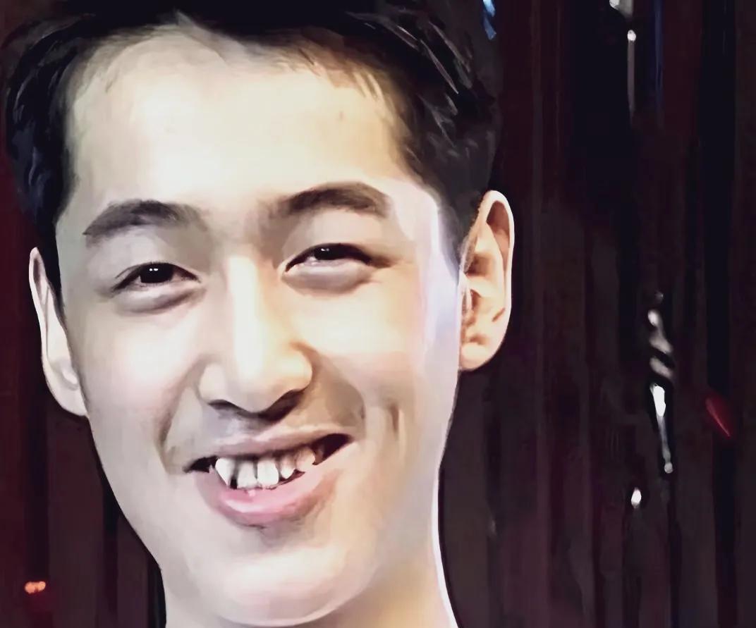 少年时期的胡歌长相有点急，牙齿也不听话，长的有点乱。不过都不是问题。除了牙，哪里