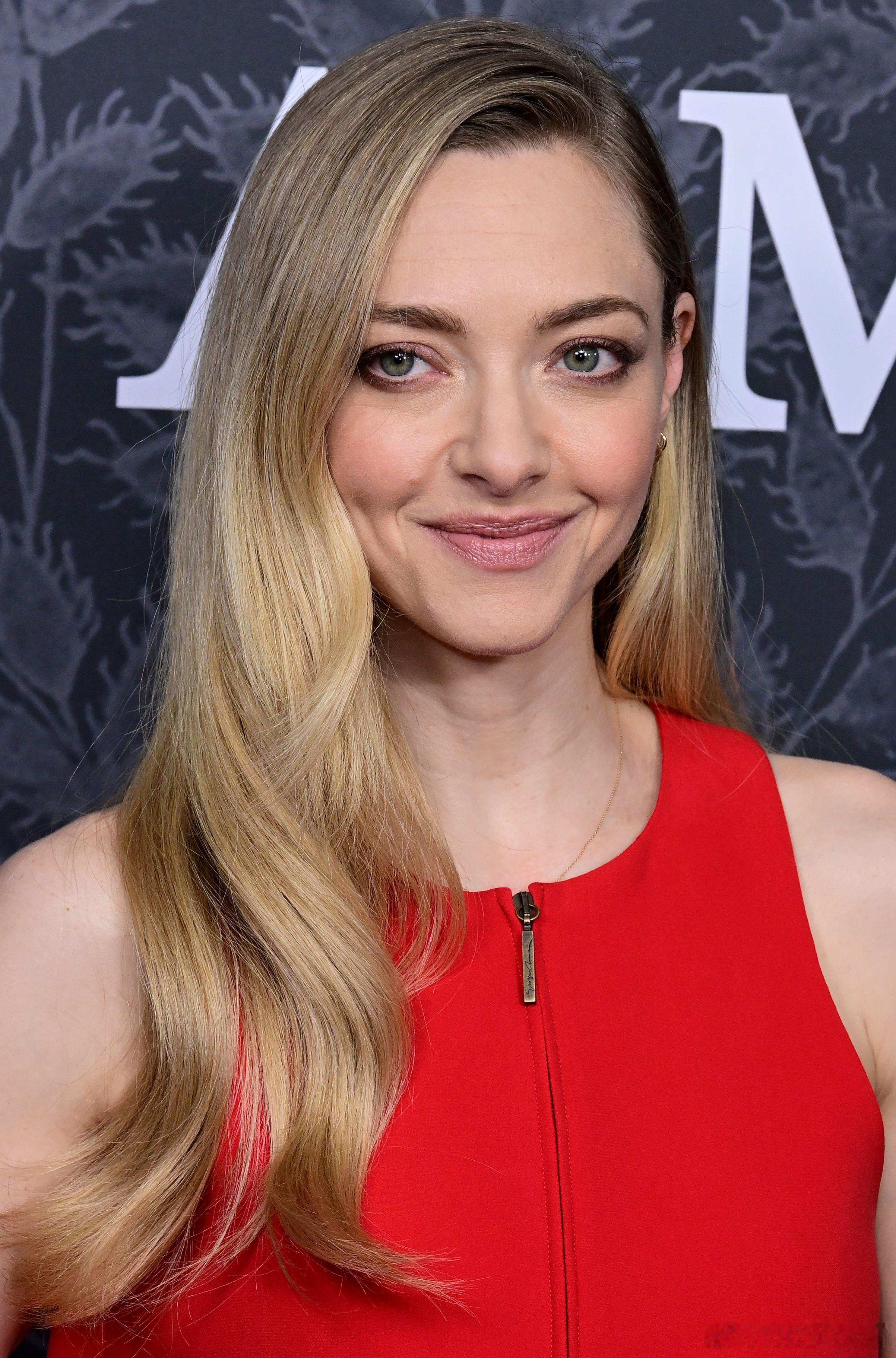AmandaSeyfried阿曼达塞弗莱德在伦敦出席电影《安·李的遗嘱》放映会
