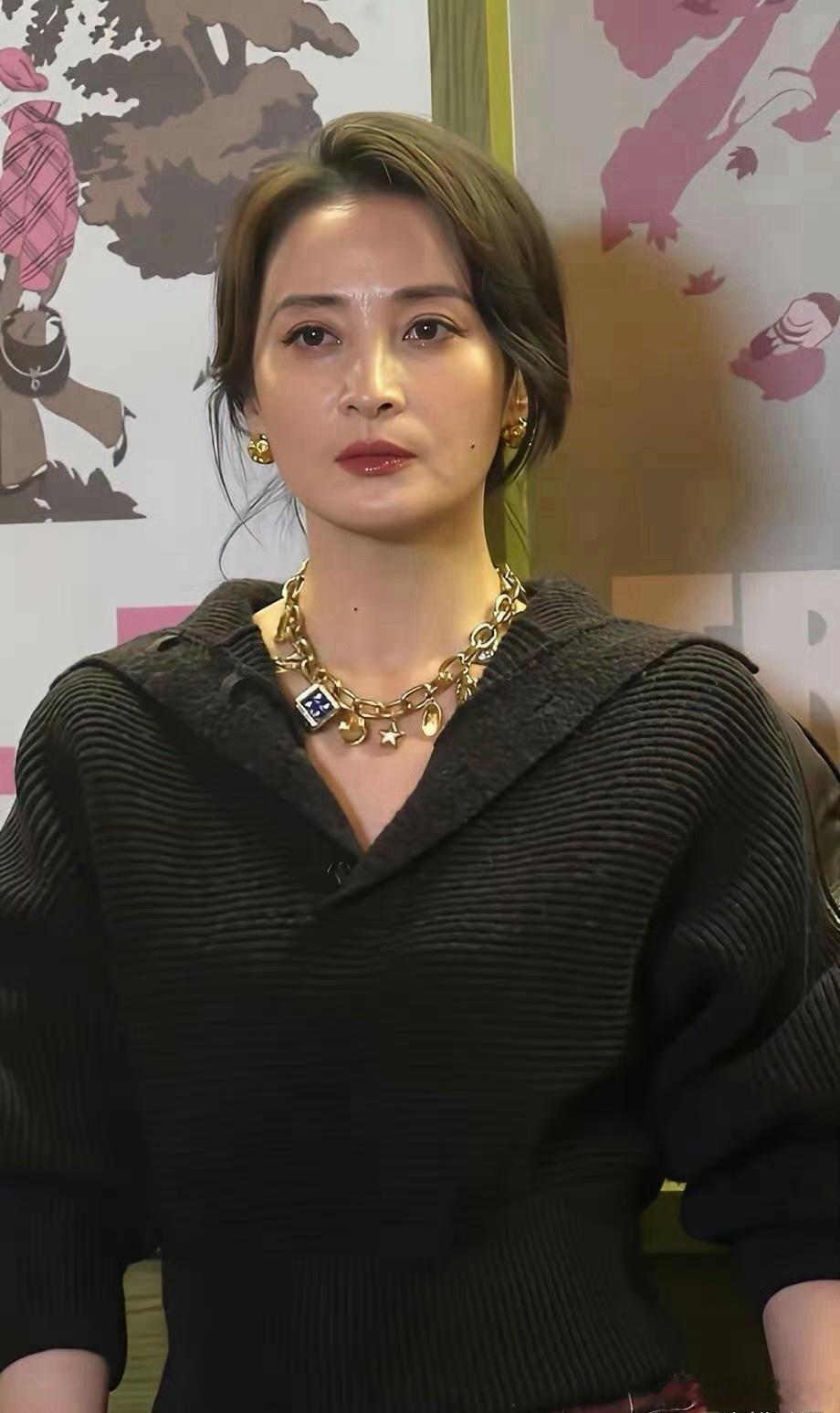 蒋勤勤50岁的状态，不愧是纯元，法拉利老了还是法拉利。