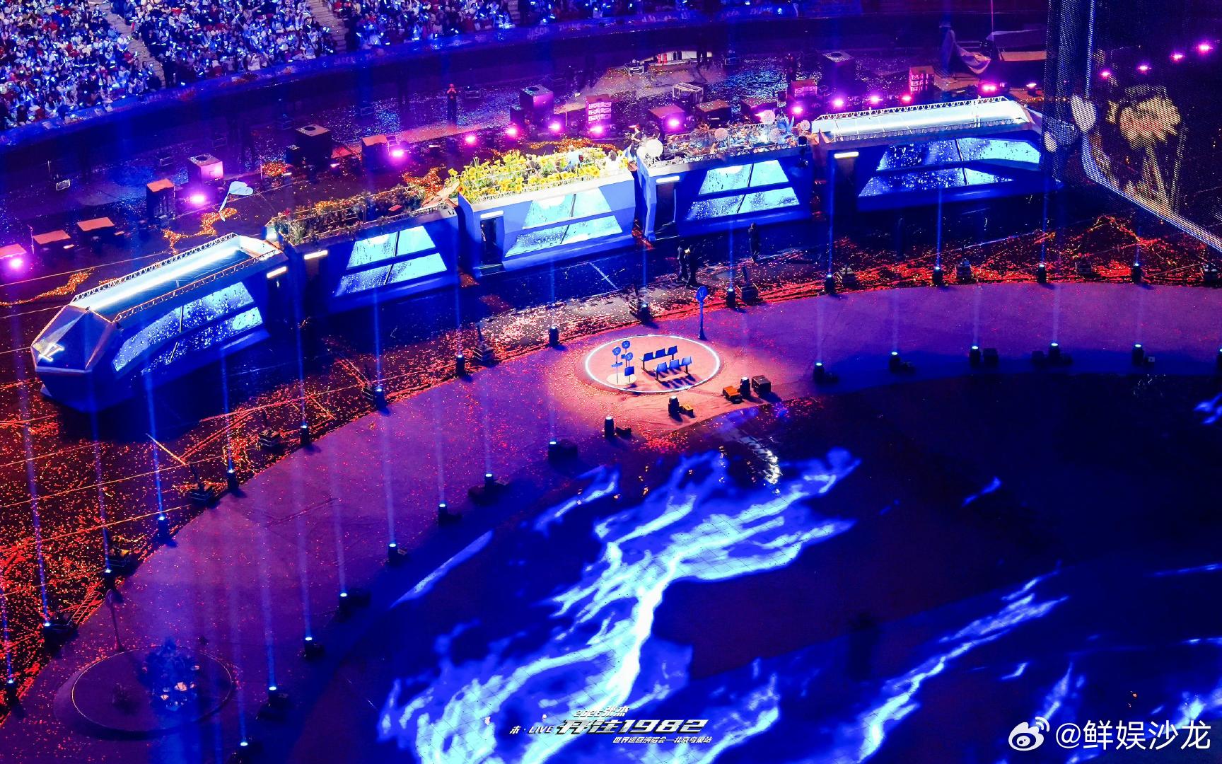 机器人到底要在张杰演唱会闯多少祸跳着舞直接原地摆烂躺平，这机器人是上班