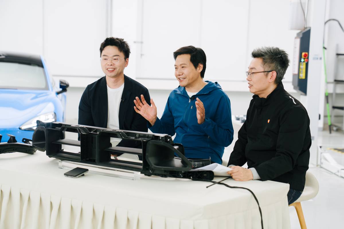 小米SU7在直播中被拆到零件级，碰撞测试后车门正常开启。