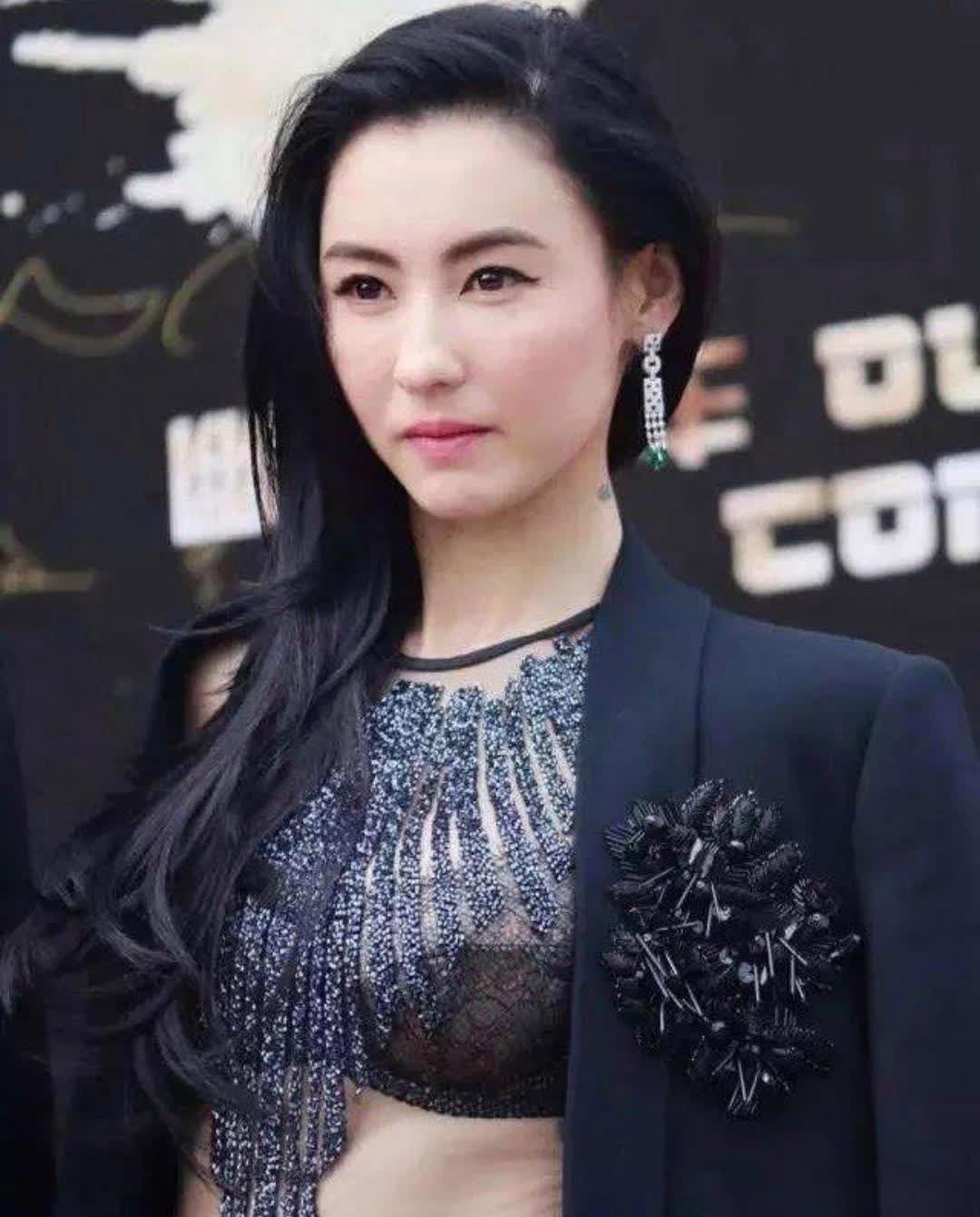 当年，张柏芝在节目里说了句惊人的话：“每个男人都会出轨。”蔡康永听了特别惊讶，赶