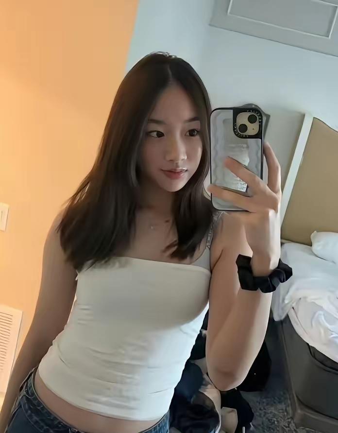 吴尊估计现在心都在滴血吧!女儿Neinei才15岁,就在社交平台和男友互关,小男