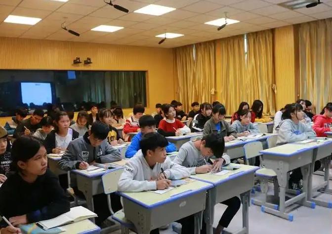 新高一，做到这五点，新学期妥妥占据班级前三的位置！1、一定要学会自学。初