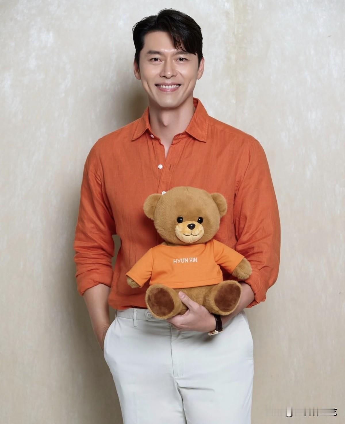 4日，演员玄彬在自己的Instagram上上传了照片。公开的照片中，玄彬望着眼前