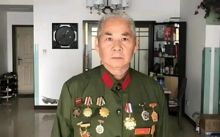 3月31日，麻栗坡玉米地里，战士发现他时，人快不成形了，手榴弹盖拧开了，枪还在背