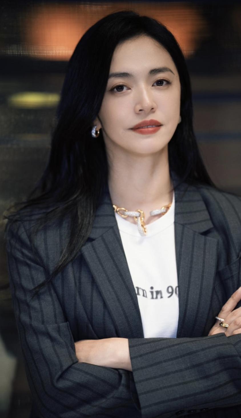 果然姜还是老的辣！我问我妈，姚晨有钱又有事业，怎么还离婚了，她是不是傻啊？