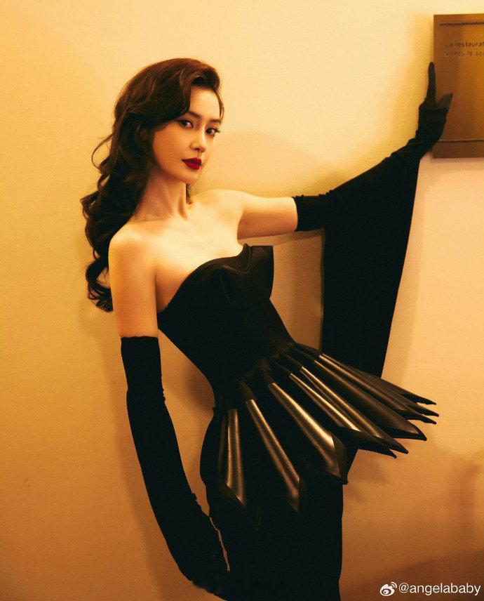 baby也太会来事了！让小海绵带生日礼物，体面又暖心，好感拉满～