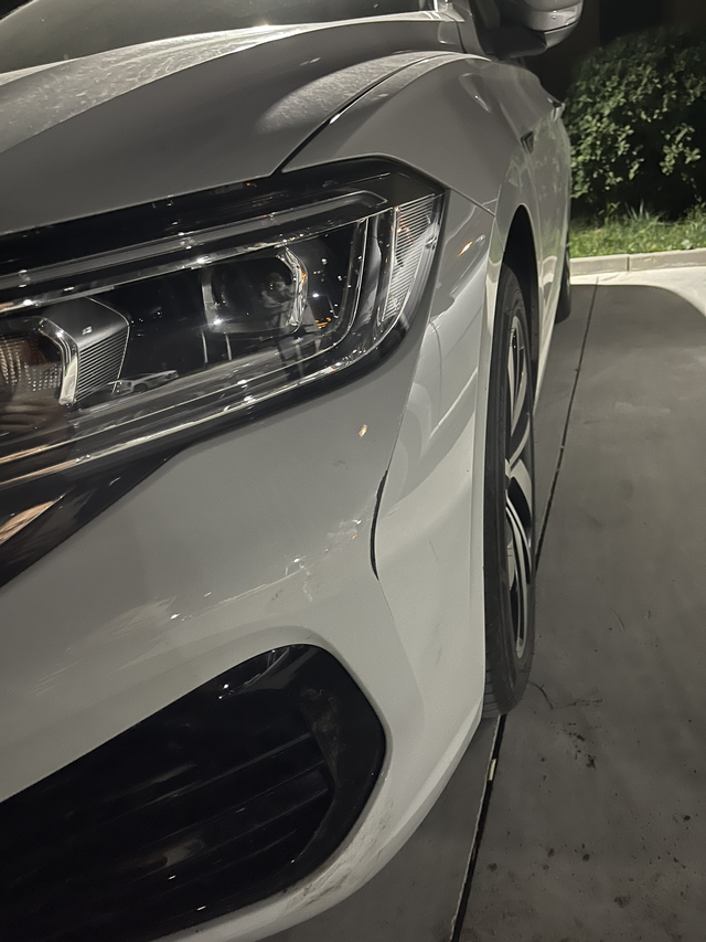 速腾新车被剐这一点维修大概多少钱停小区车位，被人剐了，不过对方也没走，给我打电