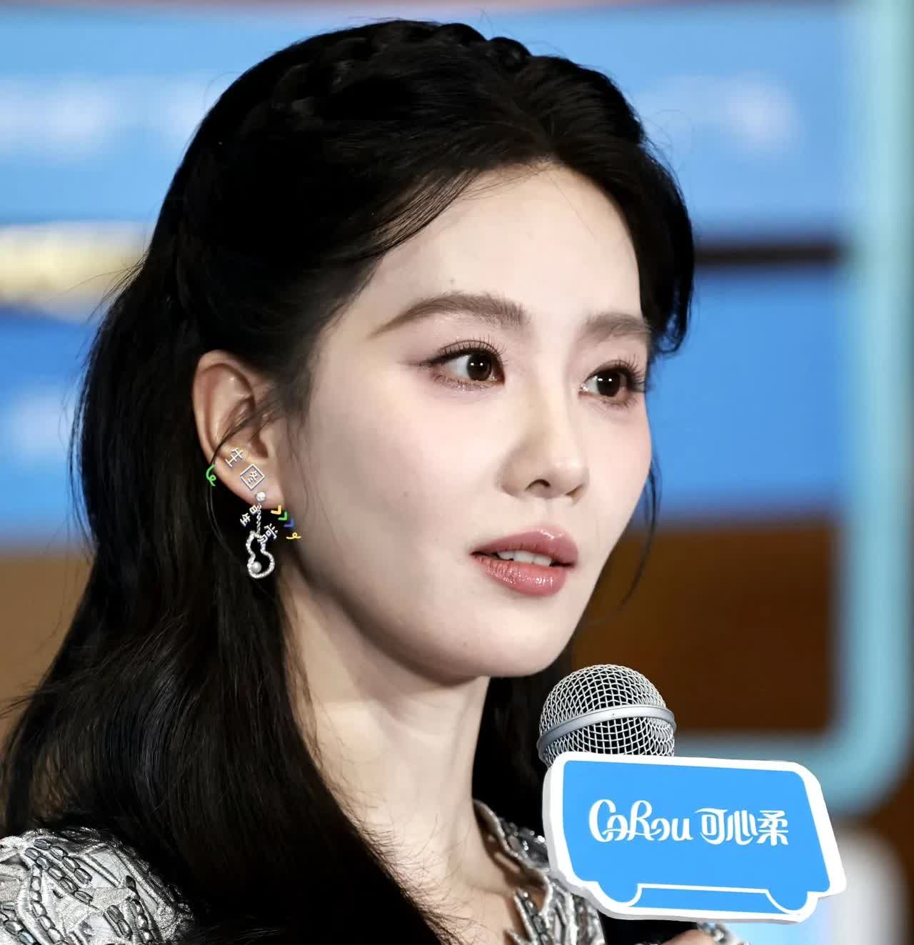 刘诗诗长沙万象城活动现场，捕捉到的迷人瞬间！