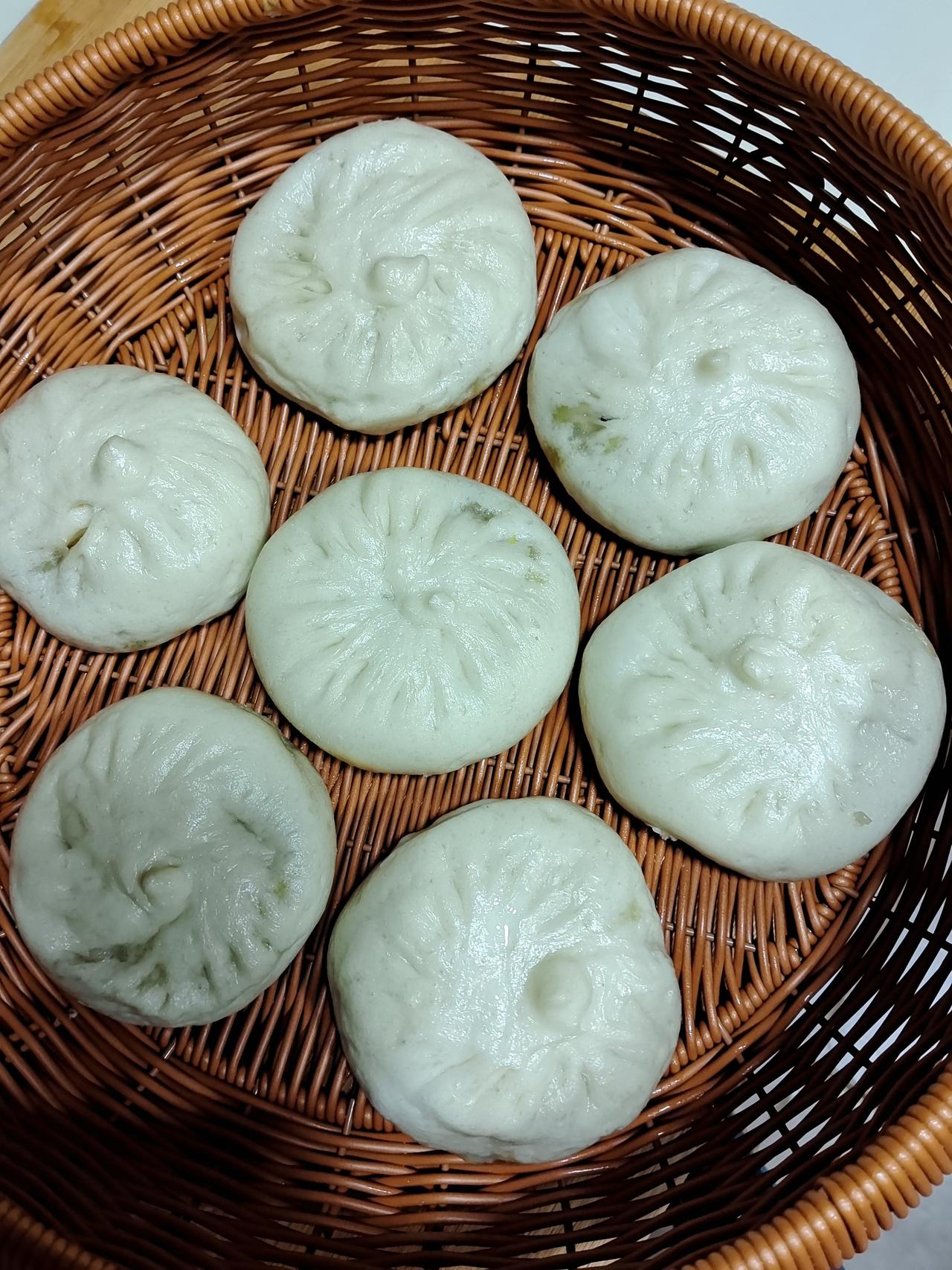 今天下午，雇主大姐要吃包子，再三叮嘱我要少做，我这个人眼力没水准，做饭总是只多不