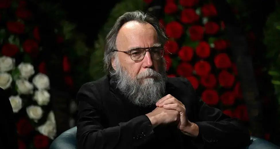 🌞被称为普京国师的俄罗斯政治家杜金，近日对中方发出了警示，他表示，如果中国