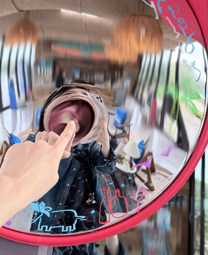 白鹿搞怪大嘴照白鹿搞怪大嘴照，点击查收白鹿的明信片