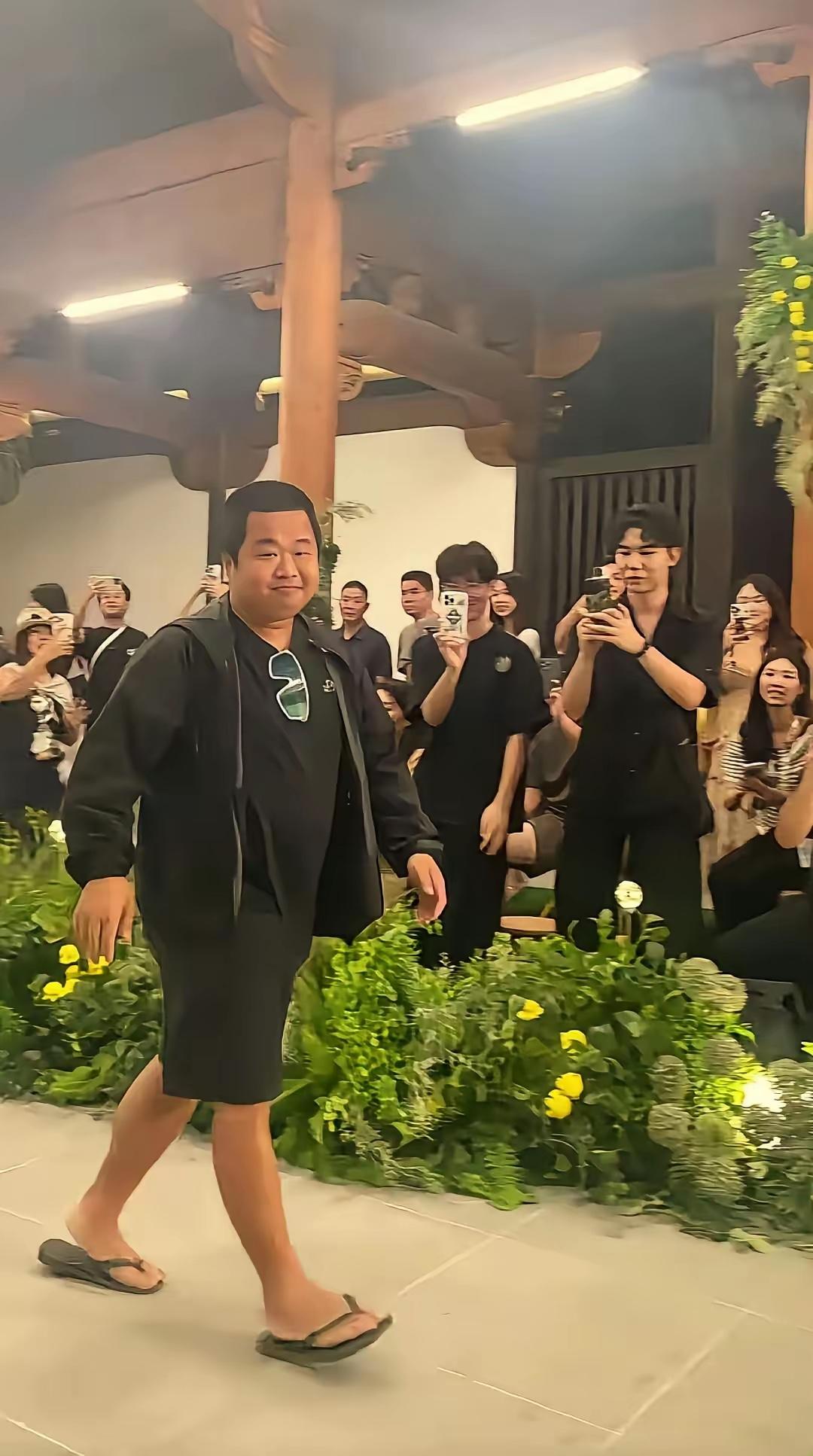 我来“马后炮”一句，其实我早就料到蓝战非要被平台“制裁”！他敢说出“年收入九