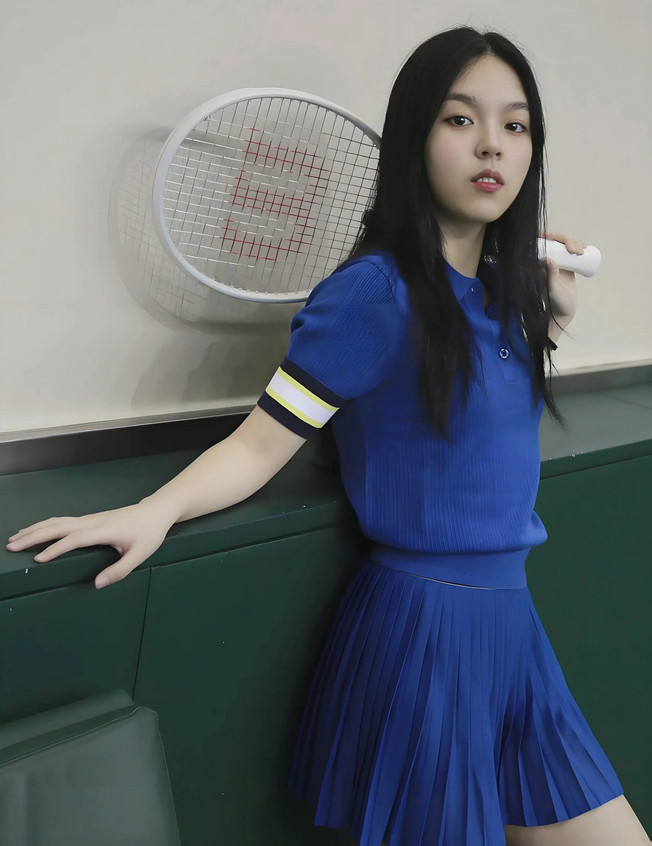 法图麦・李是李咏与哈文的独生女，今年23岁，身高1米7，体重96斤