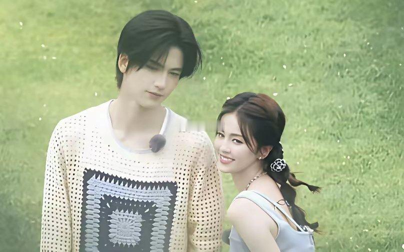 我那个混娱乐圈的闺蜜又偷偷给我八卦了，她说白鹿和张凌赫肯定谈过。我问她为啥这么说