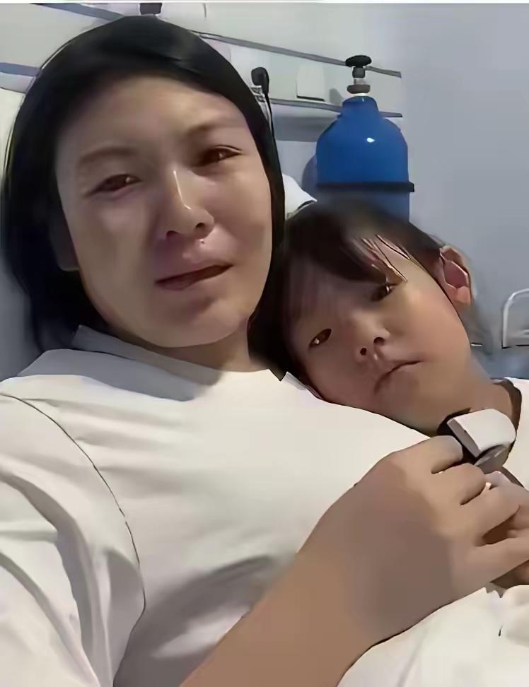 安徽有一个患癌症的母亲，因为时日不多了，她很担心自己还很小的女儿，就在网上发了一