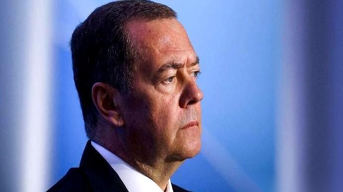 我刚看到差点一口水喷出来。梅德韦杰夫说，格陵兰岛可能要公投加入俄罗斯了，还说5