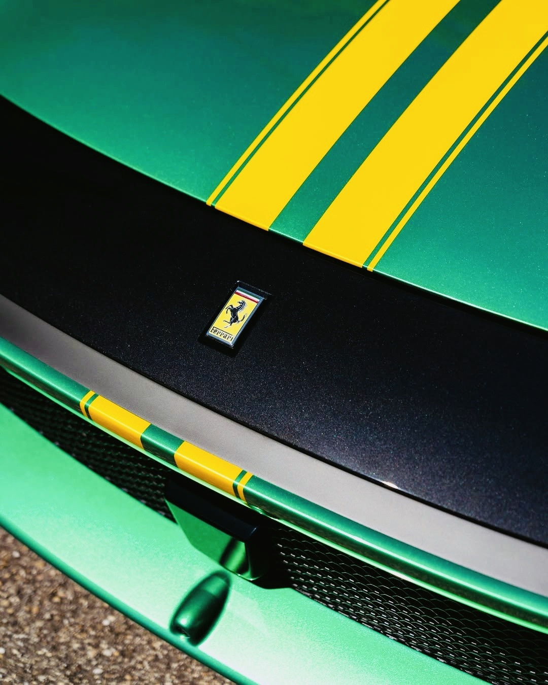 Ferrari12Cilindri依然V12自然吸气发动机（没电机）致敬法拉利