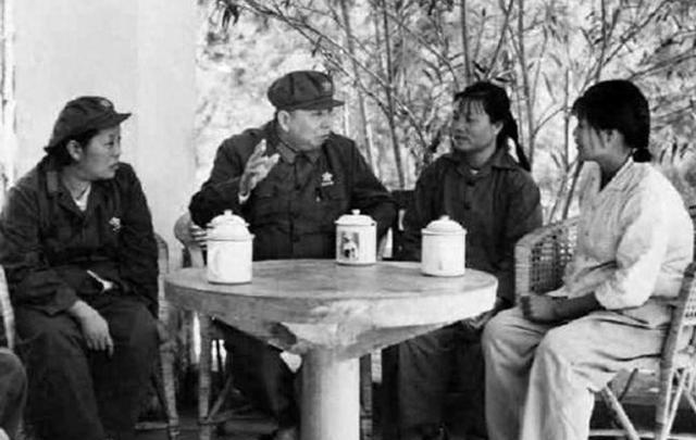 1964年秋，许世友奉命赴京参会。彼时他已是开国上将、南京军区司令员，而老首长詹