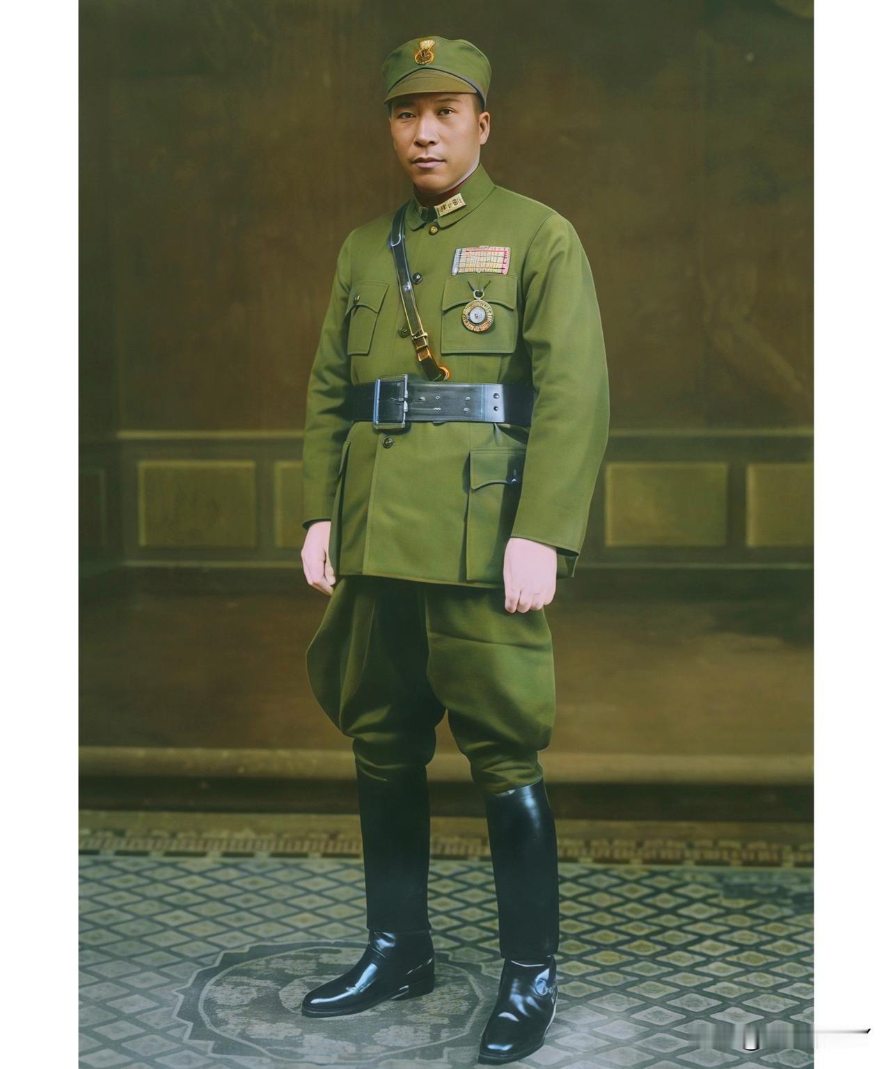 这是1932年一身戎装的杨虎城将军在西安留下的一张珍贵留影。大家都瞧瞧呗！这并非