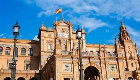 特朗普疯了！特朗普开始最疯狂的表演，他开始乱咬了，这也许是伊朗最想看到的，没想到