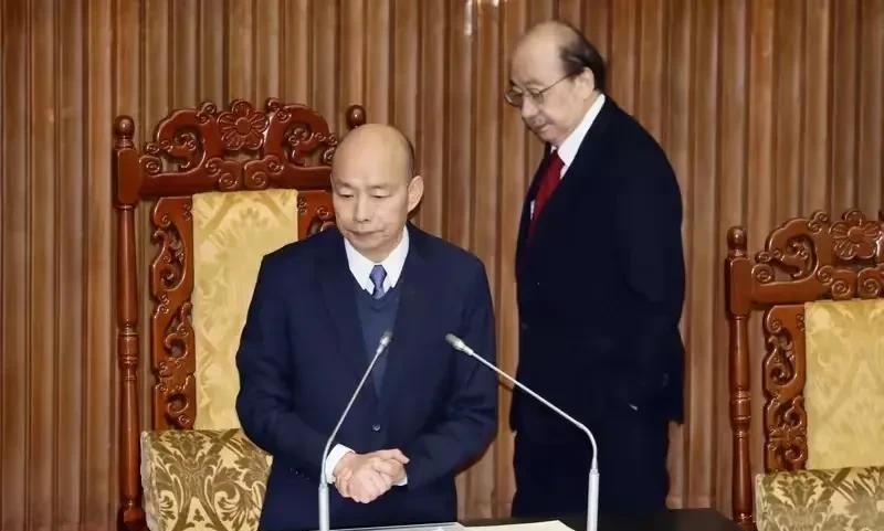 国民党团书记长王鸿薇今天批评称，民进党团总召柯建铭说大罢免三阶罢免投票将在7月2