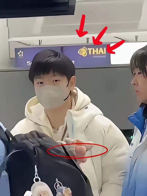 莎莎的诊断结果出来了：是脚踝韧带和足底筋膜炎症医生下达“禁足令！”谁看