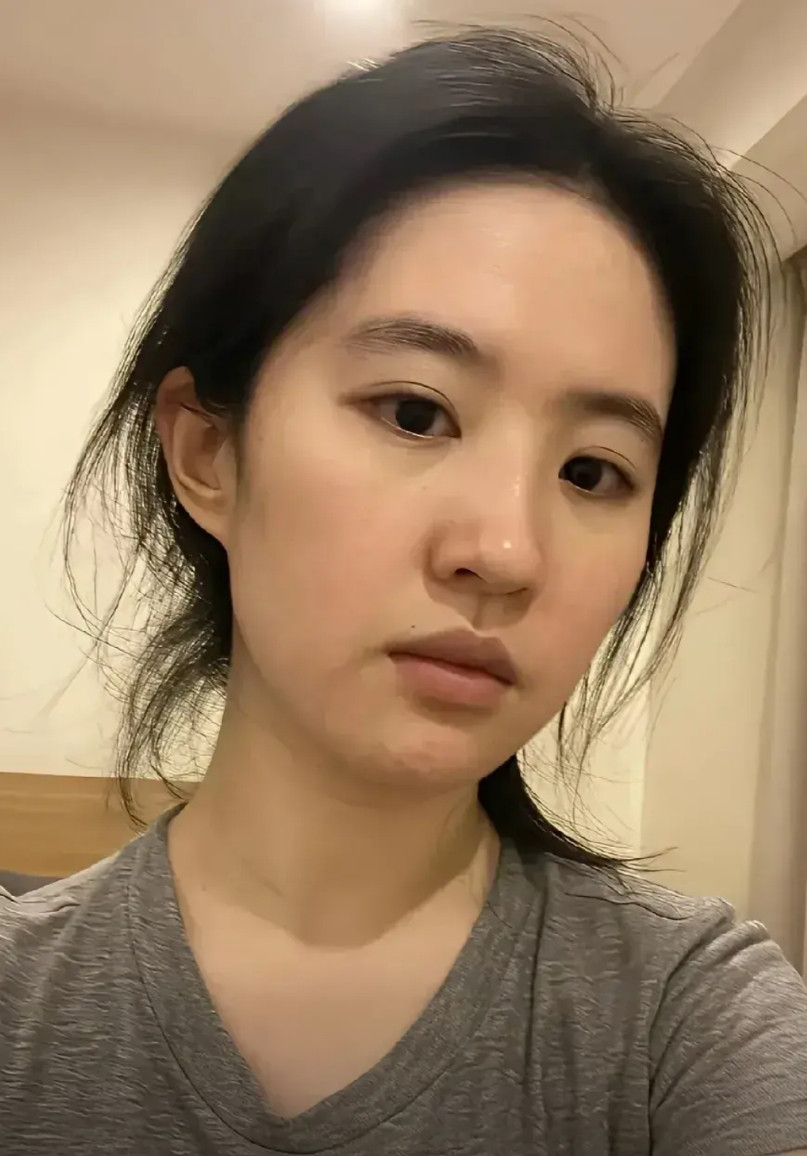 38岁刘亦菲的素颜，击碎了多少人的美梦！第一类人，天天追星的特别是追明星追网