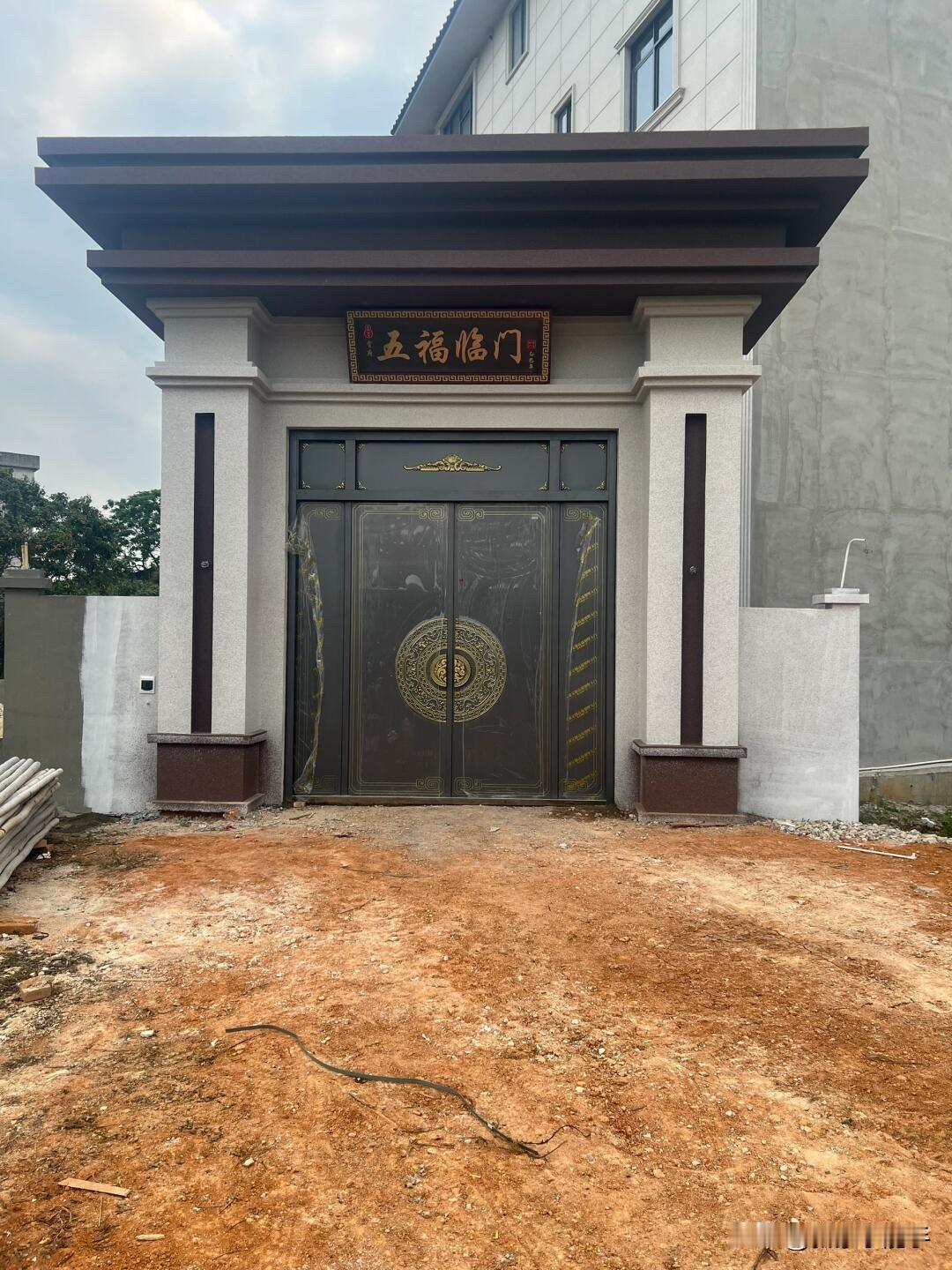 在农村，真的特别好面子，从起房子到装修，就可以很清楚体验出来！农村的房子，别人