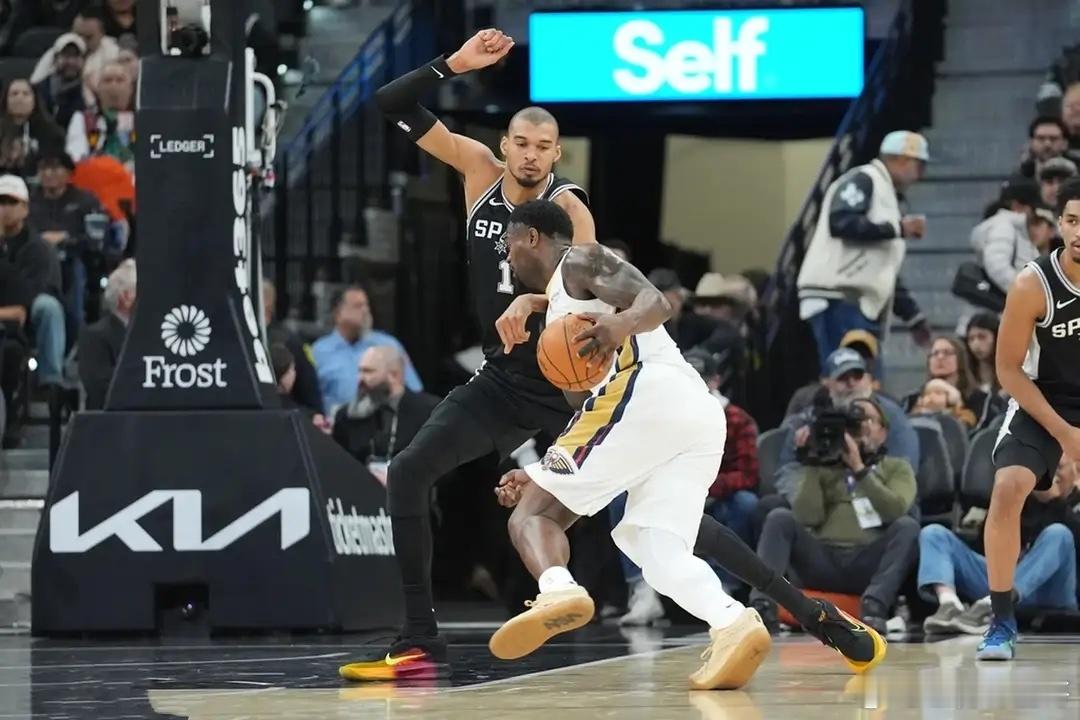 马刺爆冷输给西部第一！文班双16无用功鹈鹕4人上双力压西部第二文班亚马全场砍下