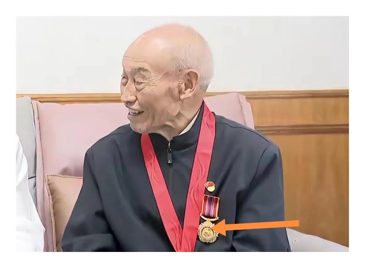 河南漯河现96岁抗美援朝老兵黄殿秀曾荣获二等功1次、三等功7次。