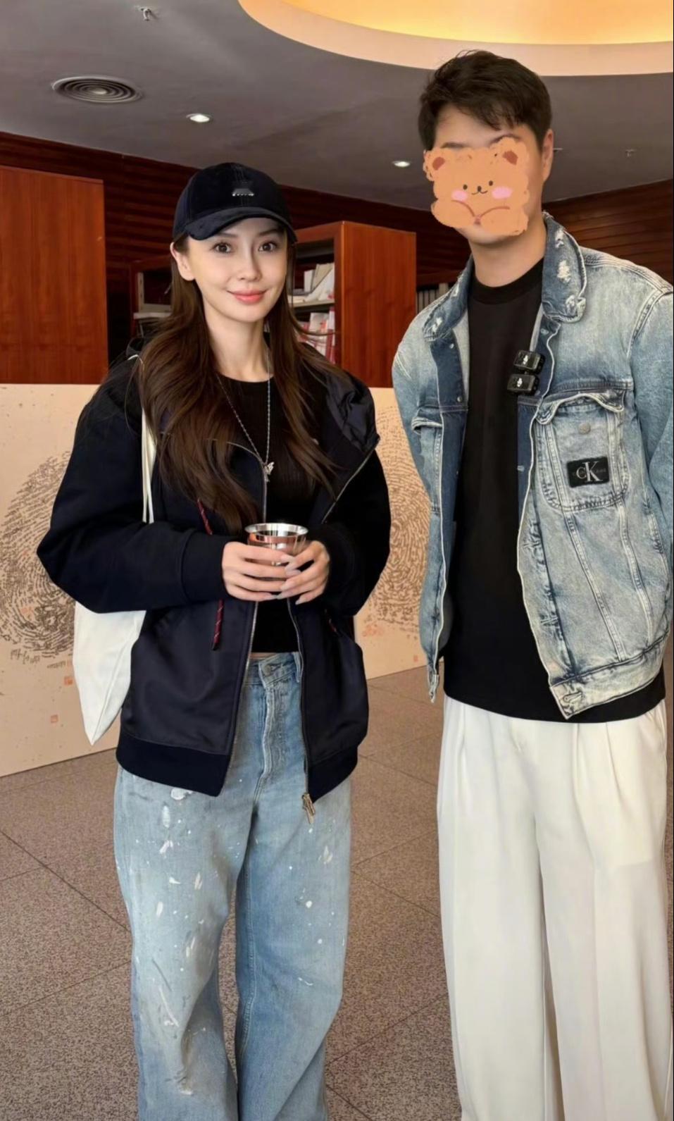 Angelababy和白鹿都参加了广电培训班，素颜生图好美啊。