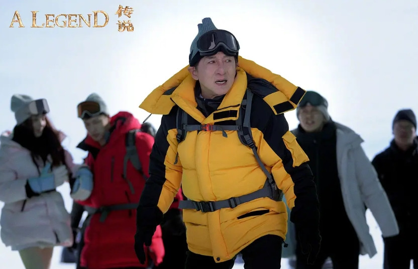 在中国巨星演员中，成龙绝对是最“惨”的一个。别的巨星演员，像古天乐、刘德华还有