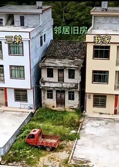 父母去世远嫁女儿死活不卖老房？别骂她们傻，这才是最清醒的执念！老人走后，俩女