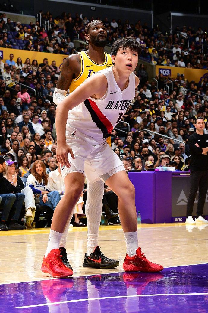 杨瀚森新秀赛季这几场确实有点高开低走,很多球迷大喊失望,其实有点“皇帝不急太监急