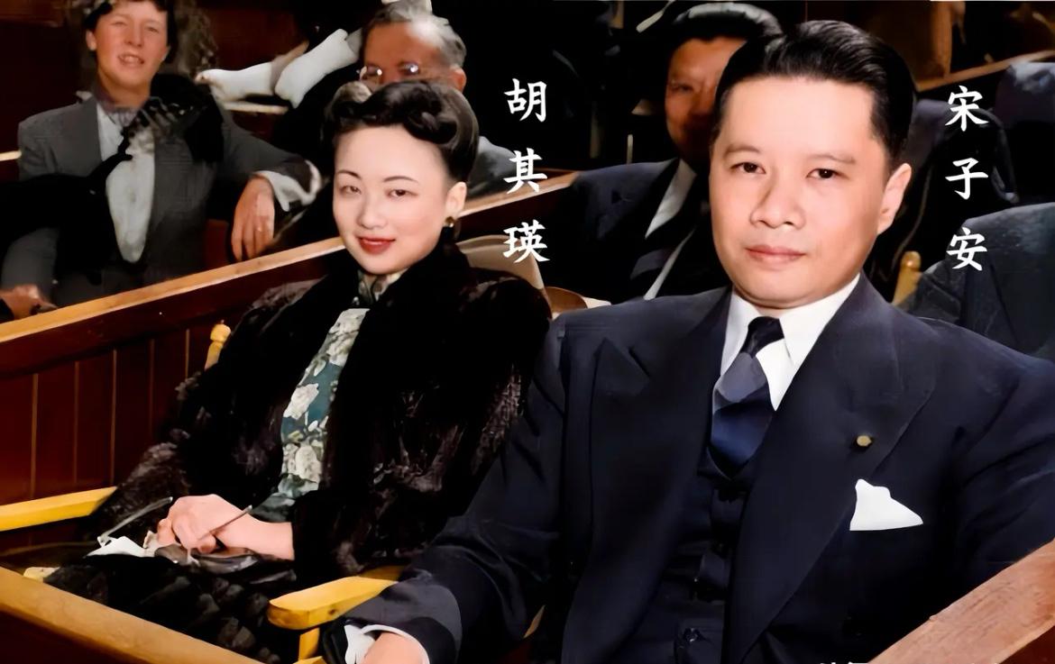 1943年，宋子安和夫人胡其瑛在好莱坞露天剧场观看演出时的一幕，当时的胡其瑛只有