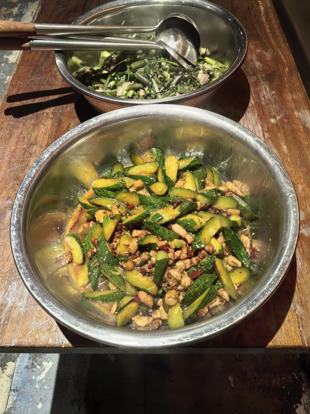 别人上班啃外卖，我当厨师的工作餐，直接把家常味拉满！今天的食堂菜单，道道都是硬通