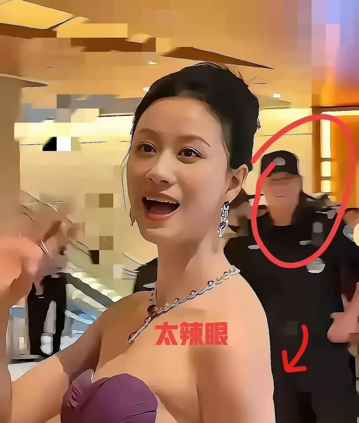 倪虹洁出场费昨天刷到她这身衣服我直接瞳孔地震。说好听点叫清凉性感，直观点