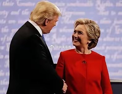 年轻时的特朗普与第一任妻子在一起的照片特朗普这个时候满头黑发，而现在满头金发​
