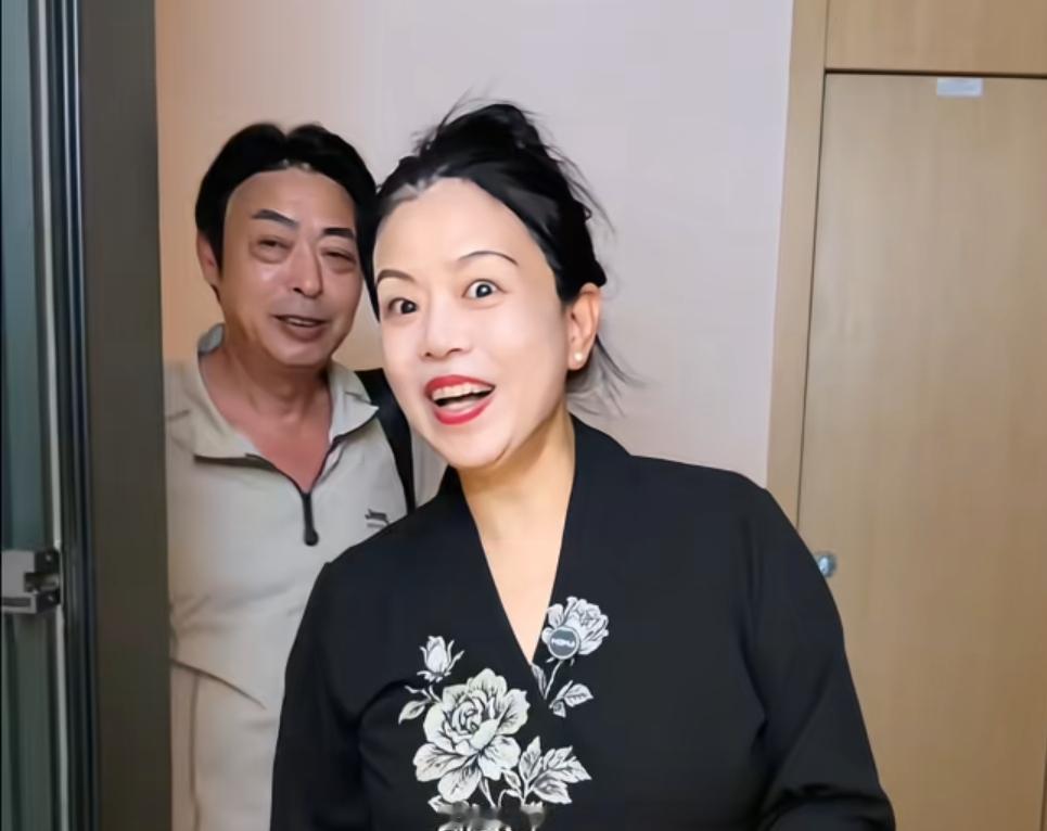 彻底摊牌！郭威五年人设全是假象？杜新枝亲口爆料，全网终于看清真相！错换人生