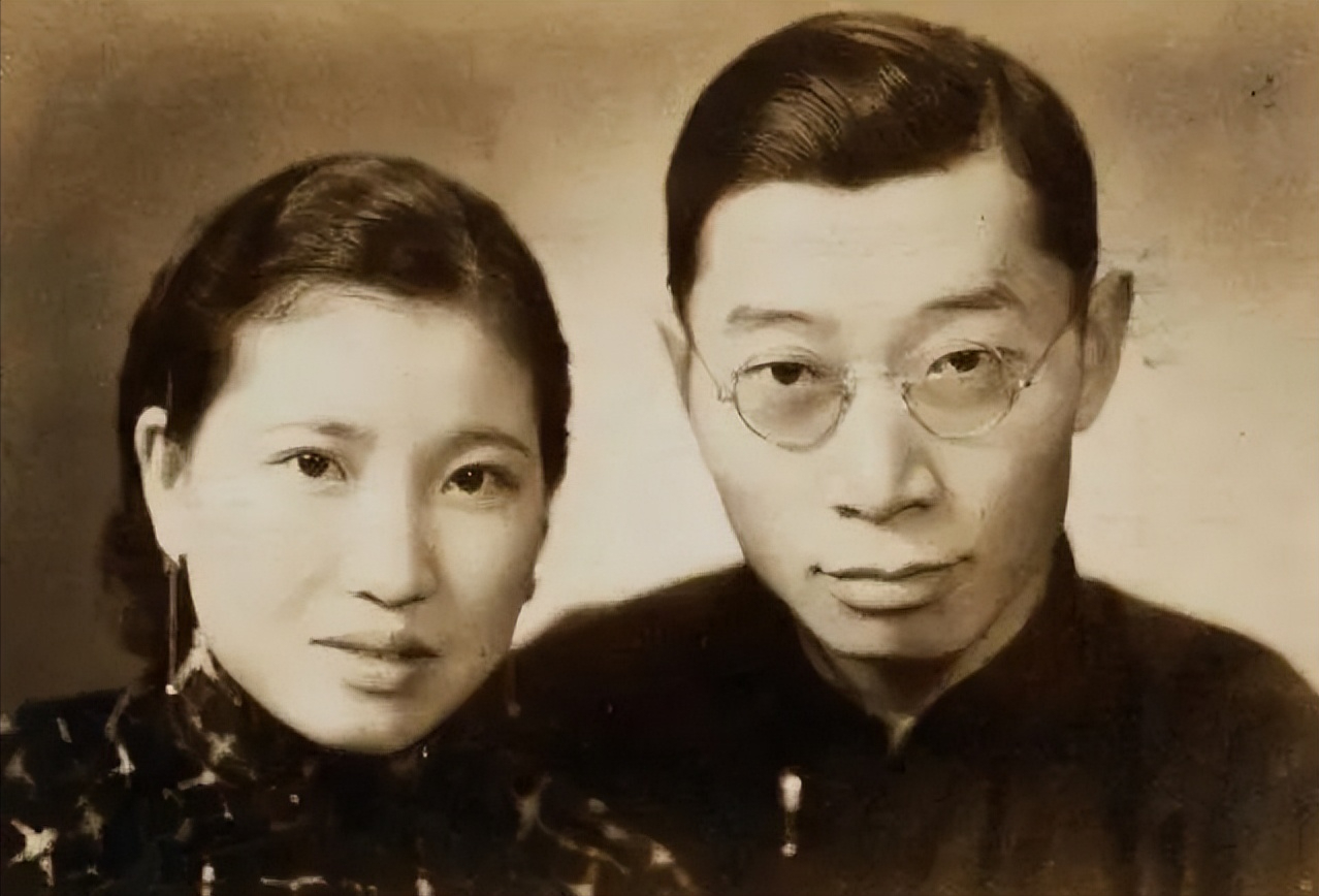 那天，傅雷正因思念情人在家里乱发脾气，妻子赶紧给丈夫的情人打电话让她过来，“快来
