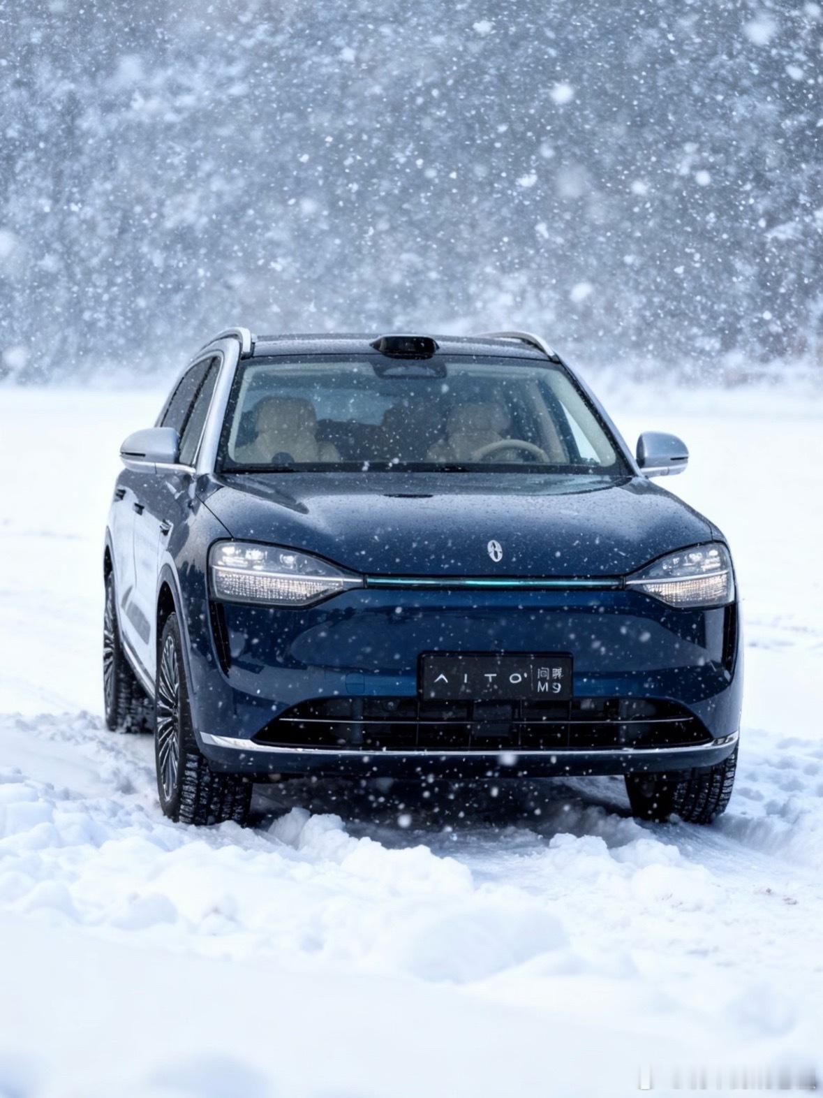 下雪天智能驾驶表现如何答案很明确：别把安全全交出去！中汽研数据显示，雨雪天智驾相